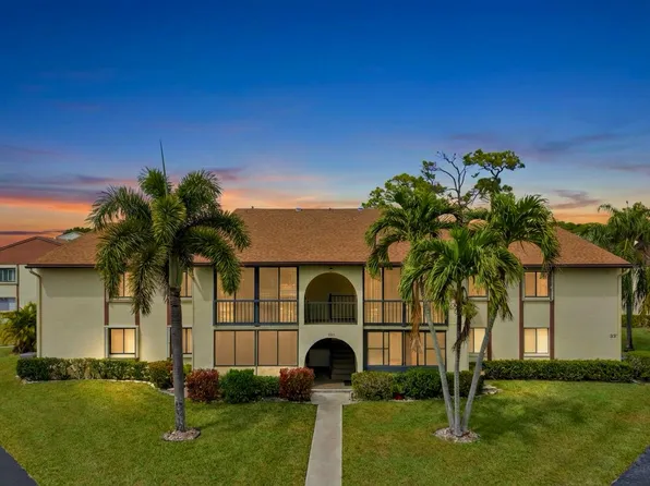 331 Knotty Pine Circle #D-2, Greenacres, FL 33463
