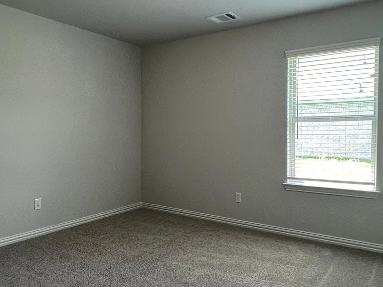 684 Avalon Dr — Photo 17