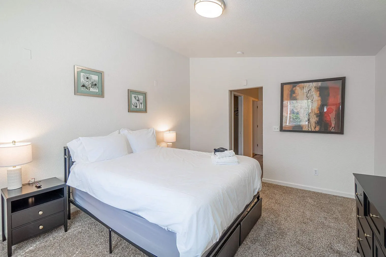 3 bed, 2.0 bath, 1280 sqft, $6,149 — Photo 4