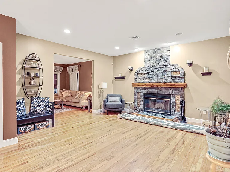 4 McNamara Dr — Photo 9