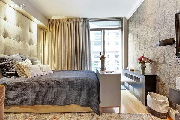 Rented by Sotheby's International Realty | media 12