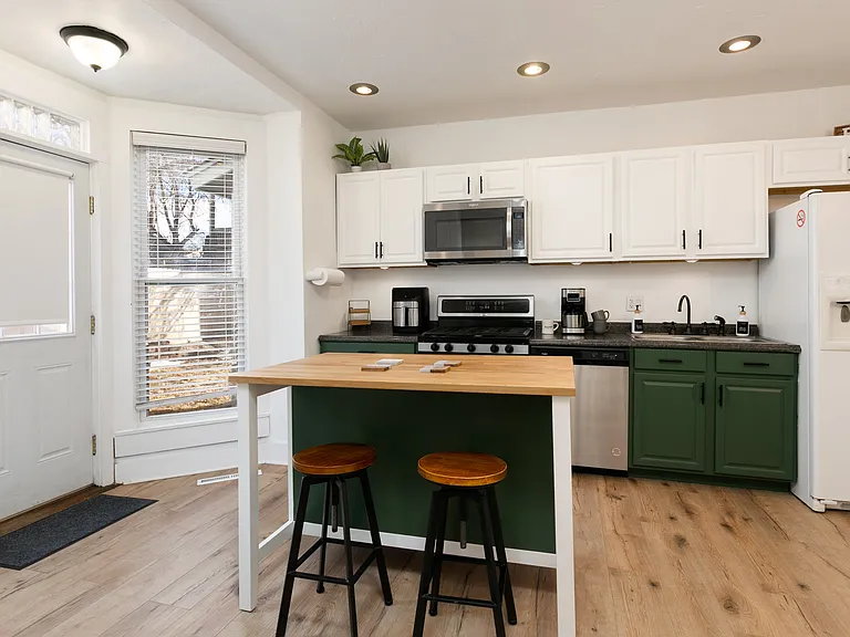 5 W Taylor St #A — Photo 8