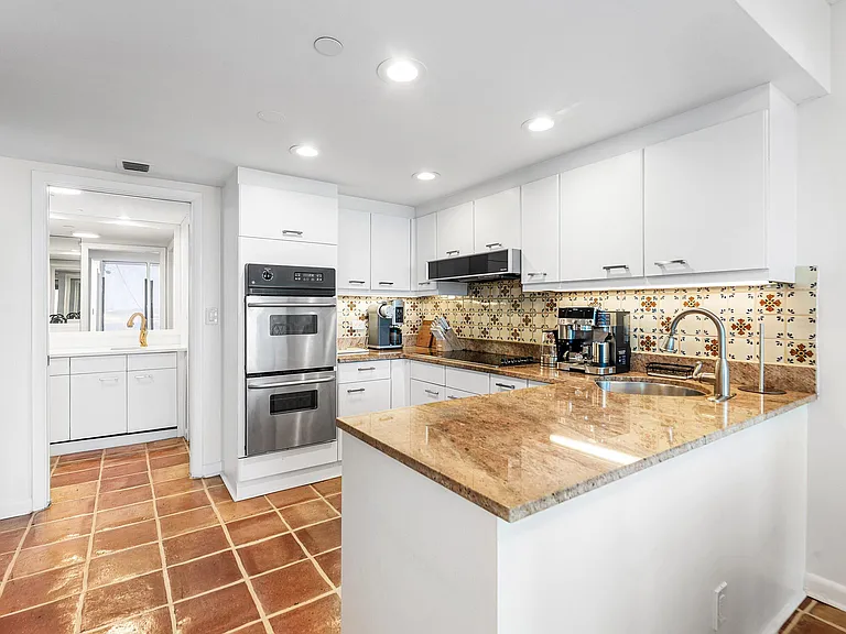 529 S Flagler Dr #6G — Photo 8