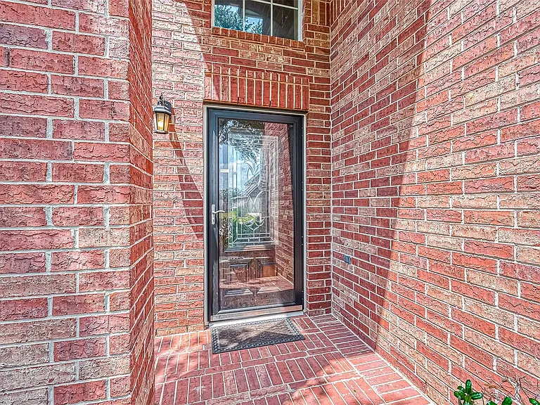 2218 Falcon Knoll Ln — Photo 3