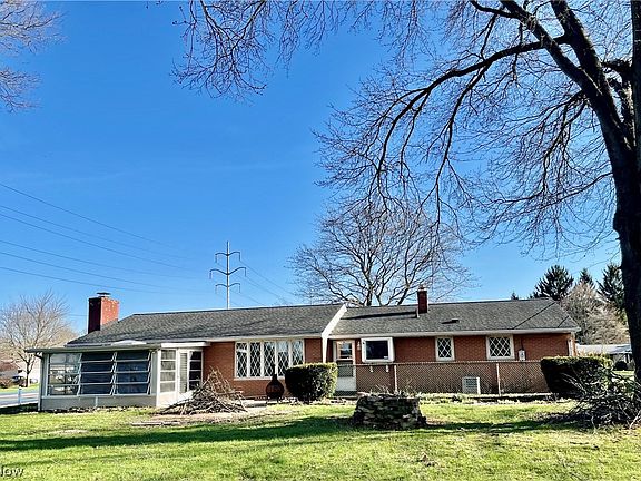 3rd image of 4805 Lawndale St NW