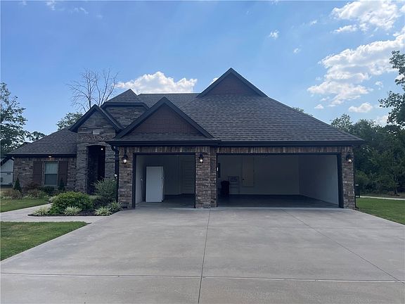 2nd image of 12433 Kingwood Dr