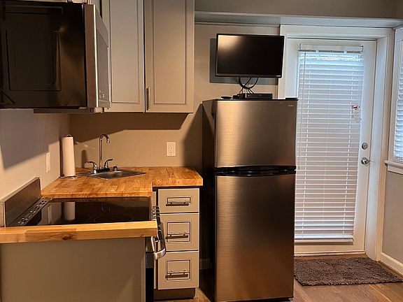 5th image of 4809 Bromfield Ave