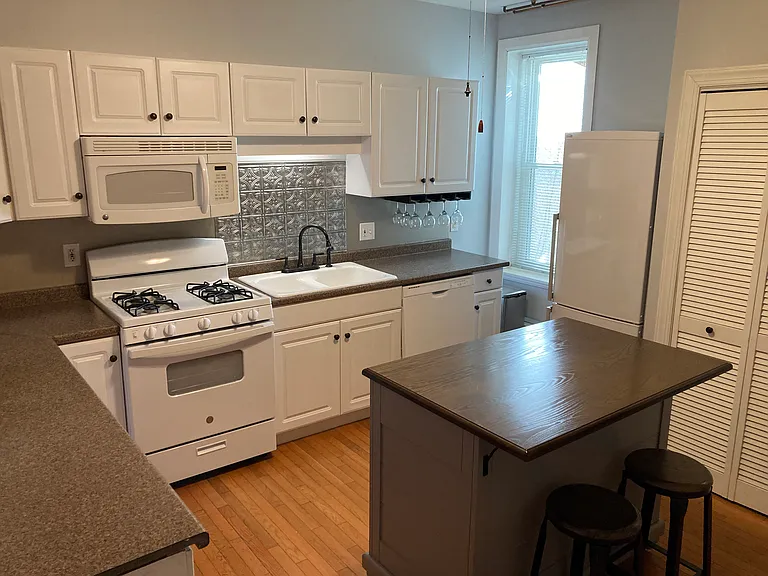 Eat-in Kitchen, gas stove, dishwasher Fridge.
Range hood replaced with new exhaust fan (no microwave)