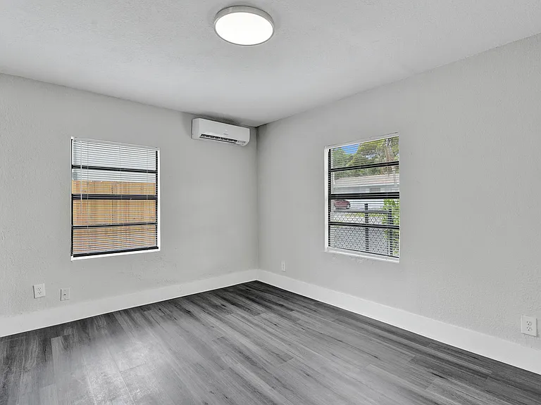 234 NE 14th Ave #2 — Photo 17