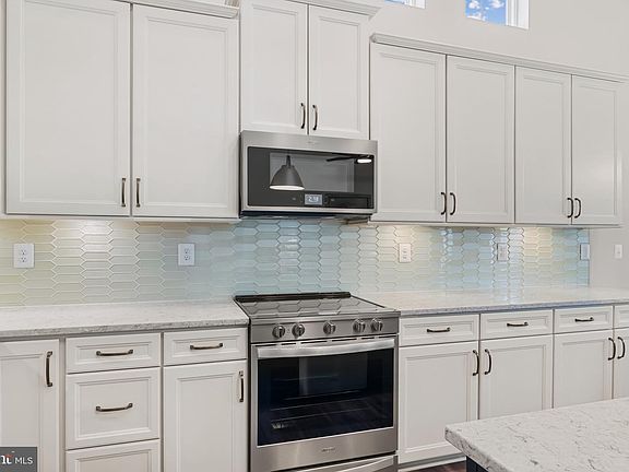 5th image of 19437 Longfellow Way