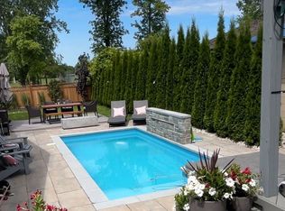 6021 Montrose Rd, Niagara Falls, ON L2H1L4