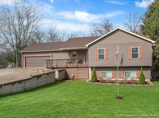10464 Sunshine Dr, Delton, MI 49046