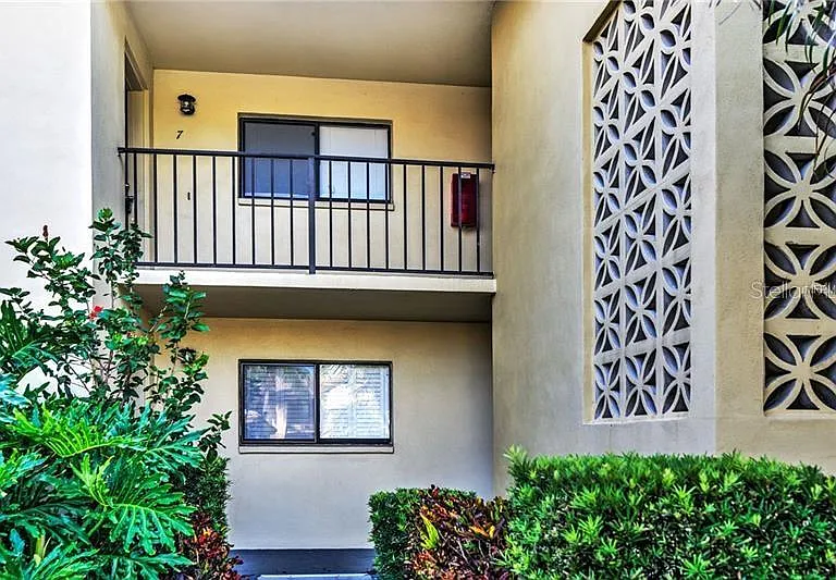 2415 Bayshore Gardens Pkwy #7 — Photo 1