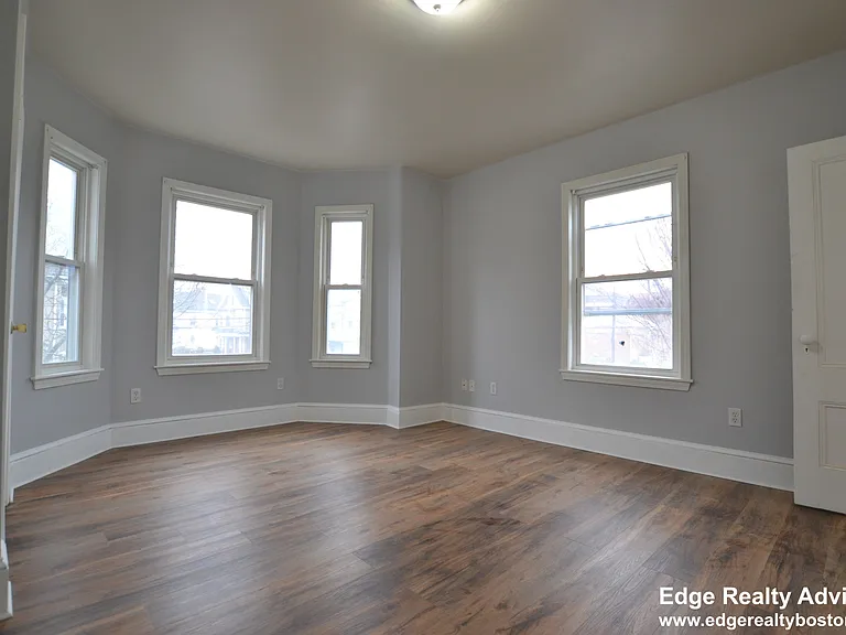 50 Lowell St — Photo 8