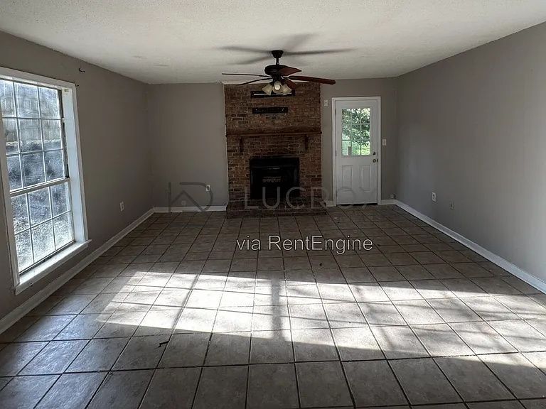 102 Briarmeade Dr #A — Photo 2