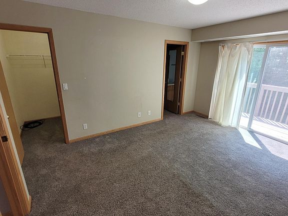 5th image of 1542 Hallmark Ave N