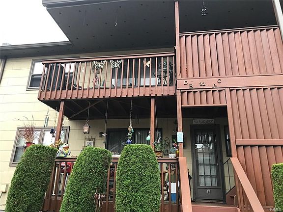 4th image of 32 Milford Ln #D