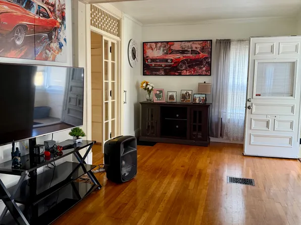 179 Warwick St, Lowell, MA 01851