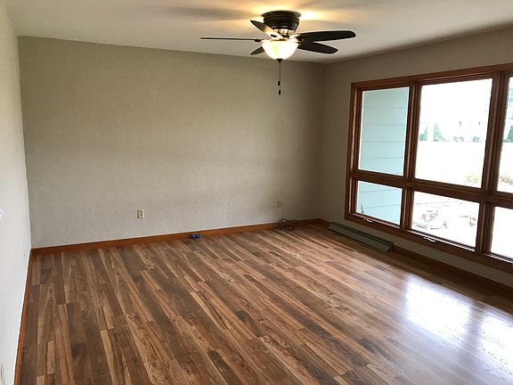 4th image of 526 11th Ave SE