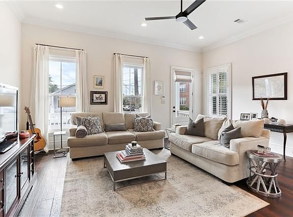 3rd image of 2400 Valence St Unit 2400