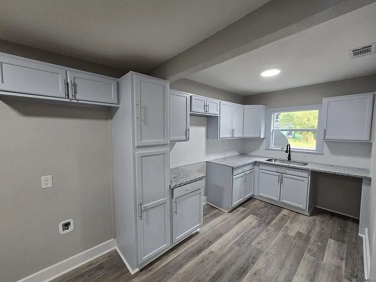 4927 Jean St — Photo 11
