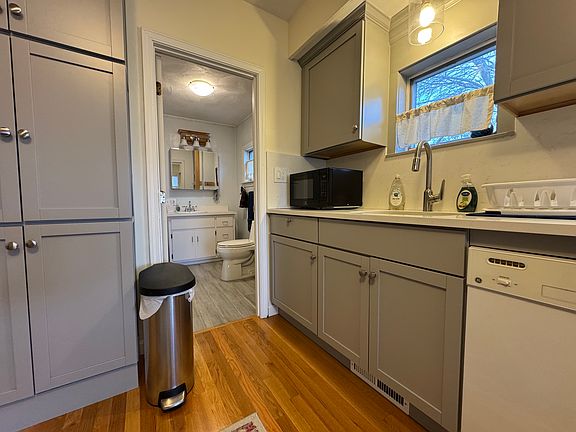 5th image of 50 Jeffries St #2