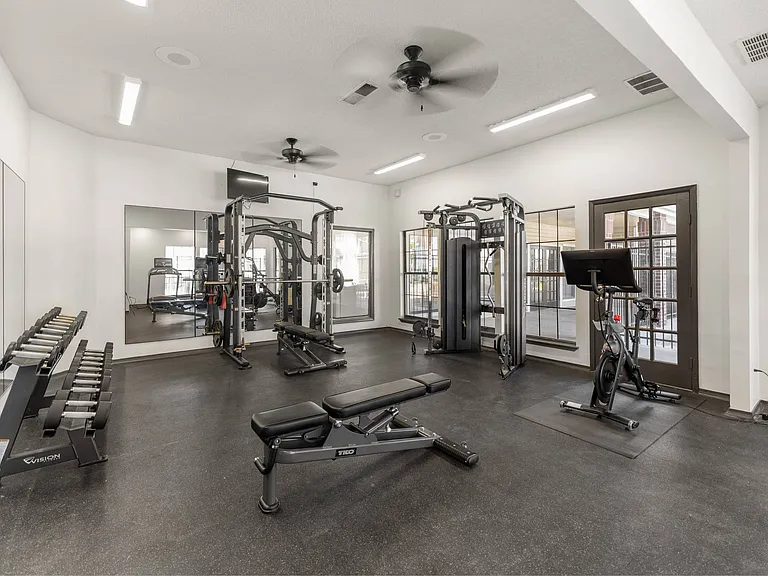 Silverwood Apartments — Photo 40