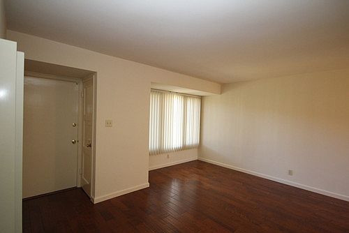 4th image of 835 W Huntington Dr