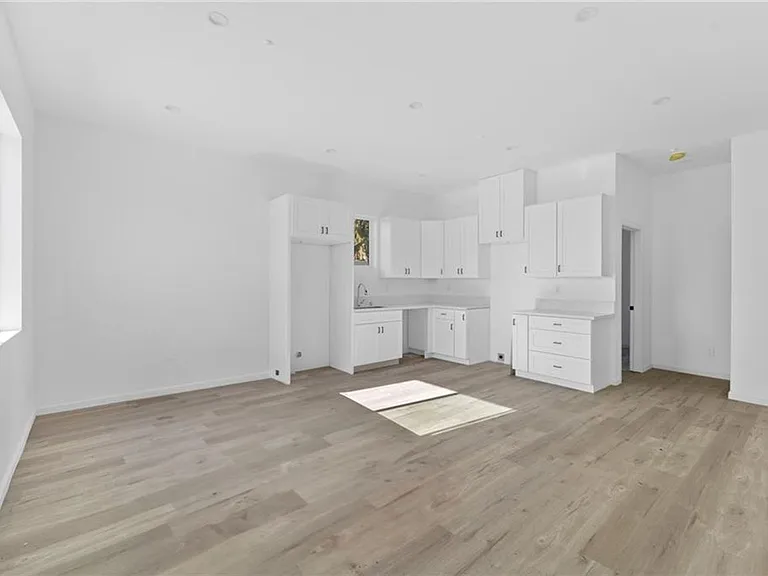 8512 Wilbur Ave — Photo 3