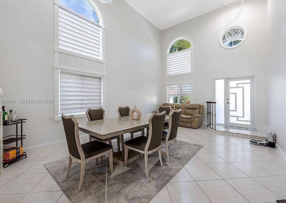 1st image of 6256 Lansdowne Cir