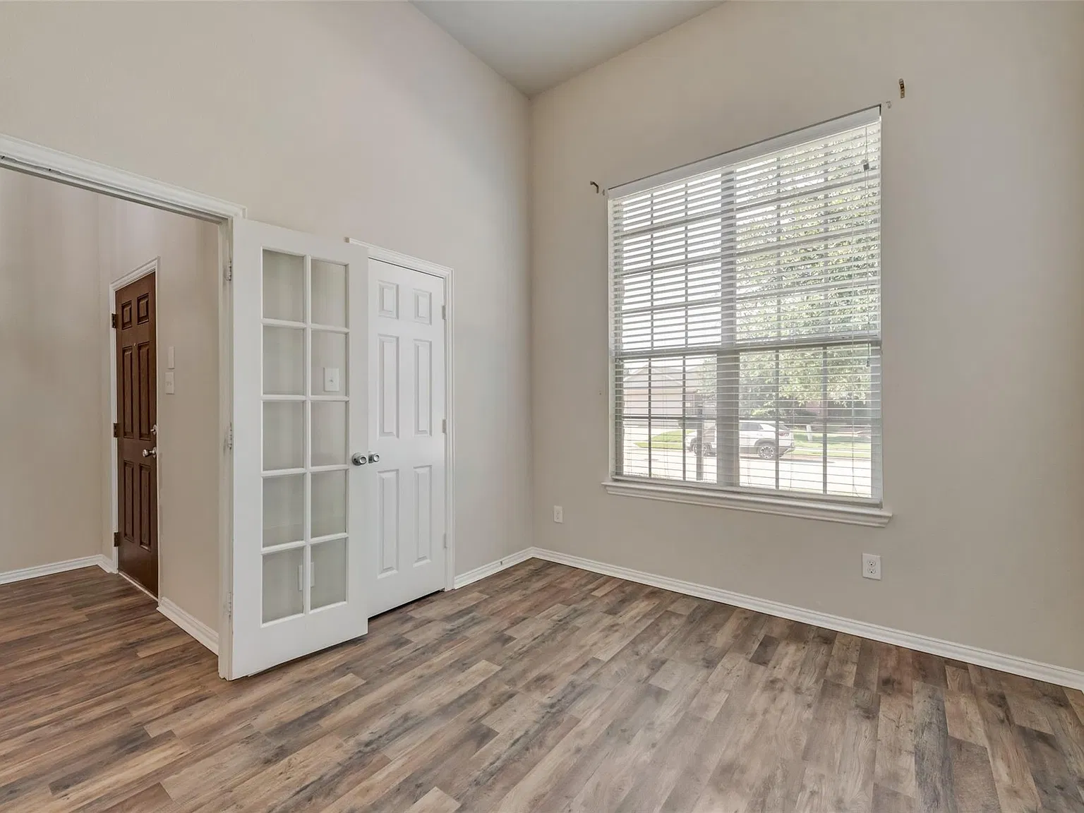 4 bed, 2065 sqft, $2,395 — Photo 4