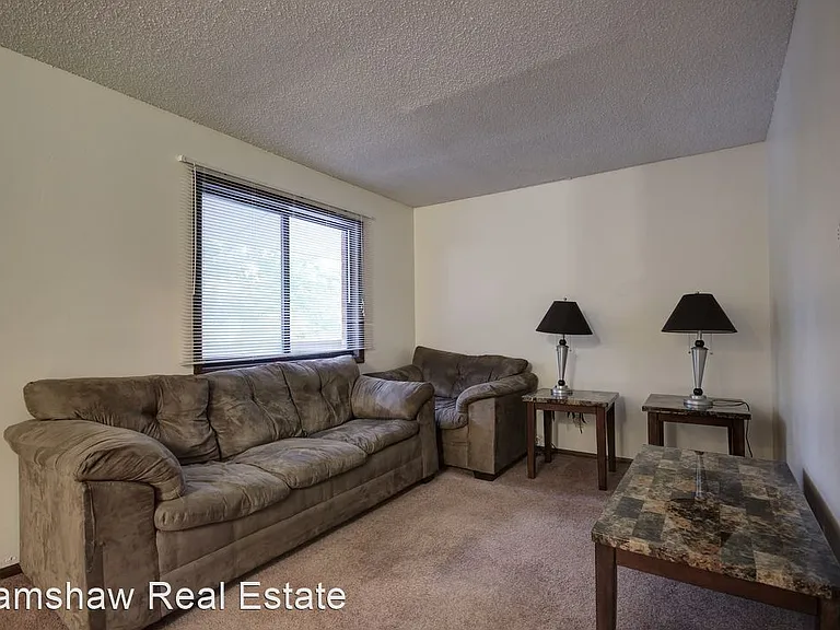 1105 W Main St — Photo 3