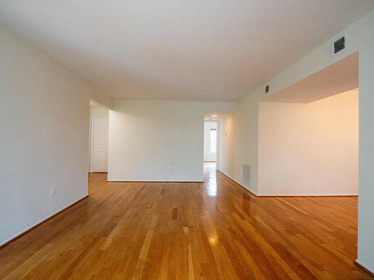 120 Fort Evans Rd SE #C — Photo 10
