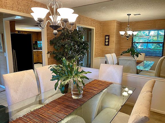 Dining room 2 of 2