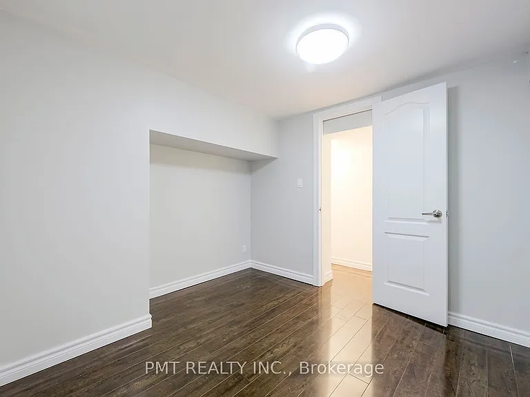 26 Granada Cres — Photo 30