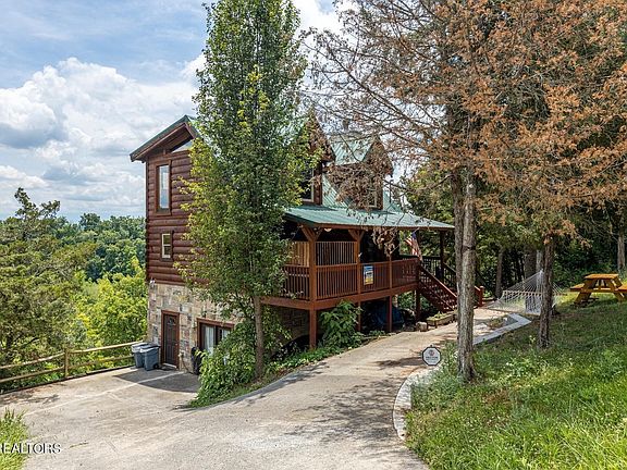 3rd image of 973 Pleasure Rd