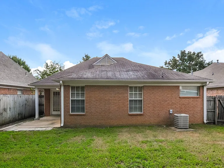 8408 Cross Point Dr — Photo 15