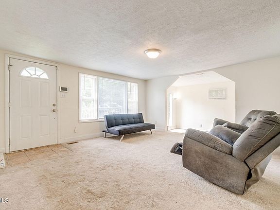 5th image of 610 Reno St