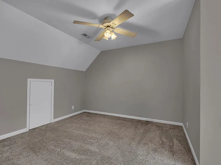 62 Eastgate Cir — Photo 11