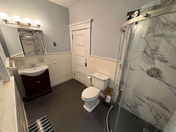 2nd image of 689 Gramatan Ave #2