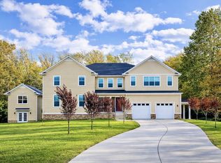 7313 Byrneley Ln, Annandale, VA 22003