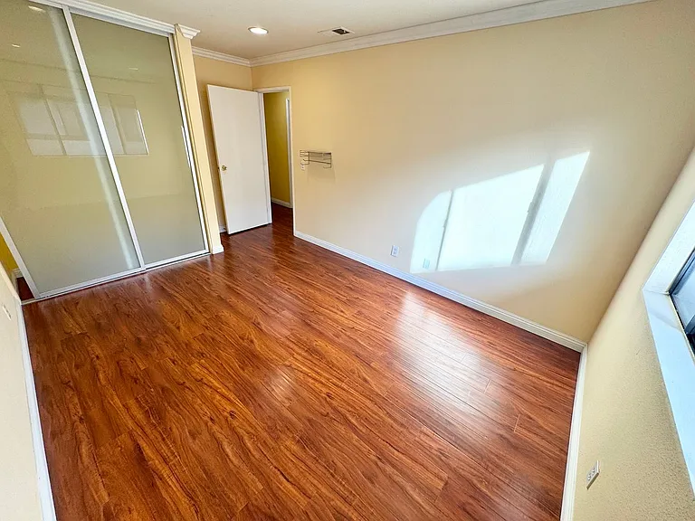 196 N Marguerita Ave — Photo 14