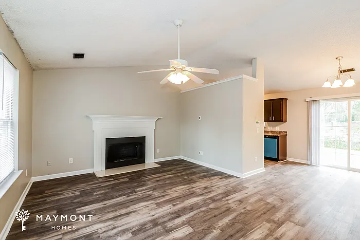 709 Rockhaven Dr — Photo 5