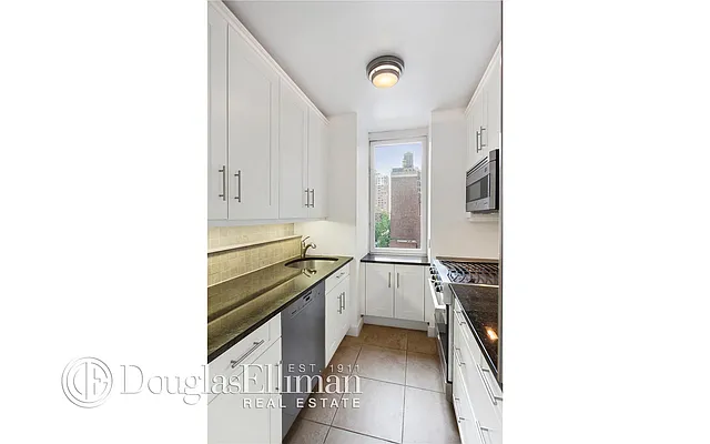 Rented by Douglas Elliman | media 22