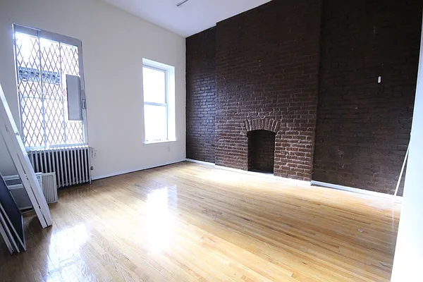 Rented by Dynamik Realty | media 32