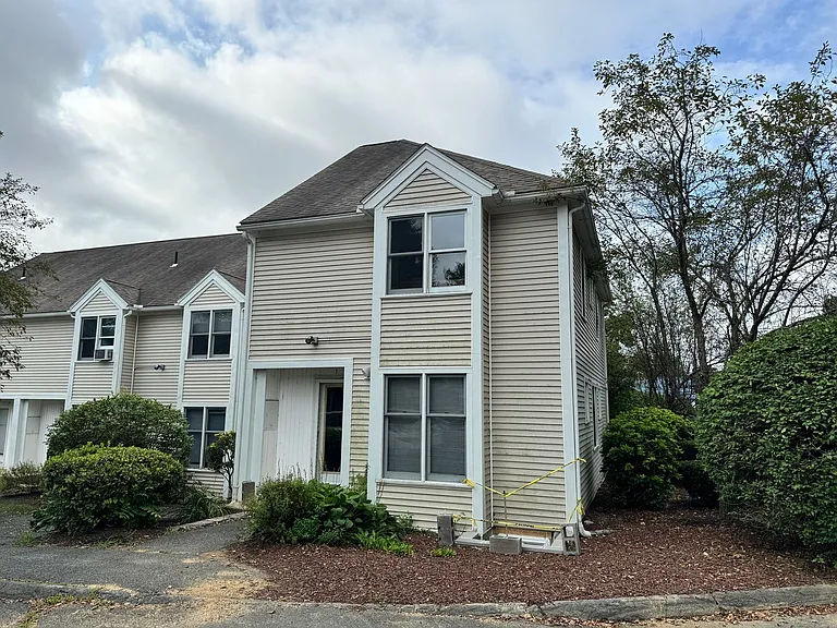 1 Salem Pl — Photo 1