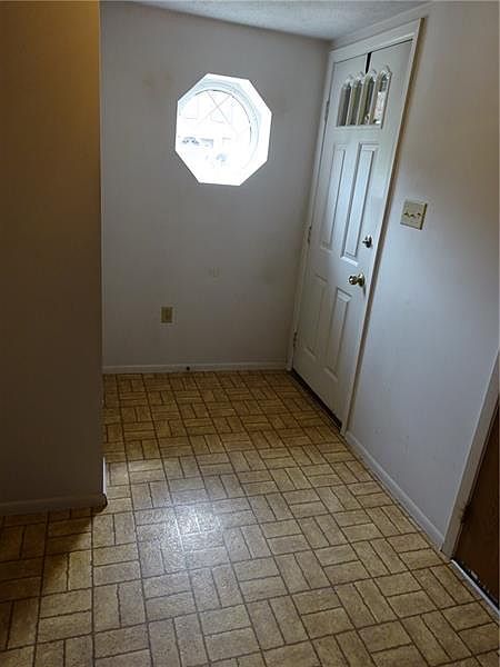 1st image of 403 Kendall Ln