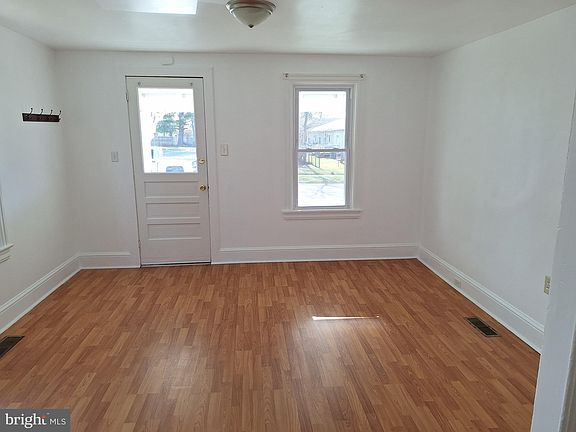 5th image of 471 Hodgson St