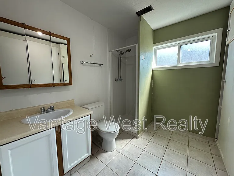 723A Stockwell Ave — Photo 21