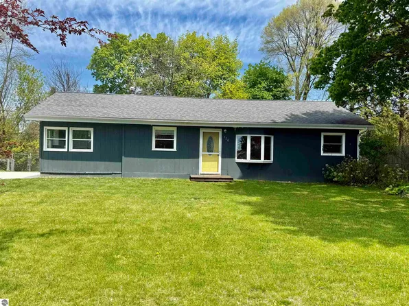 136 W Elizabeth St, Alma, MI 48801